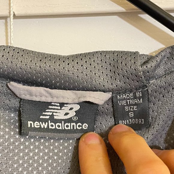 New balance rain jacket - size S - Picture 3 of 5